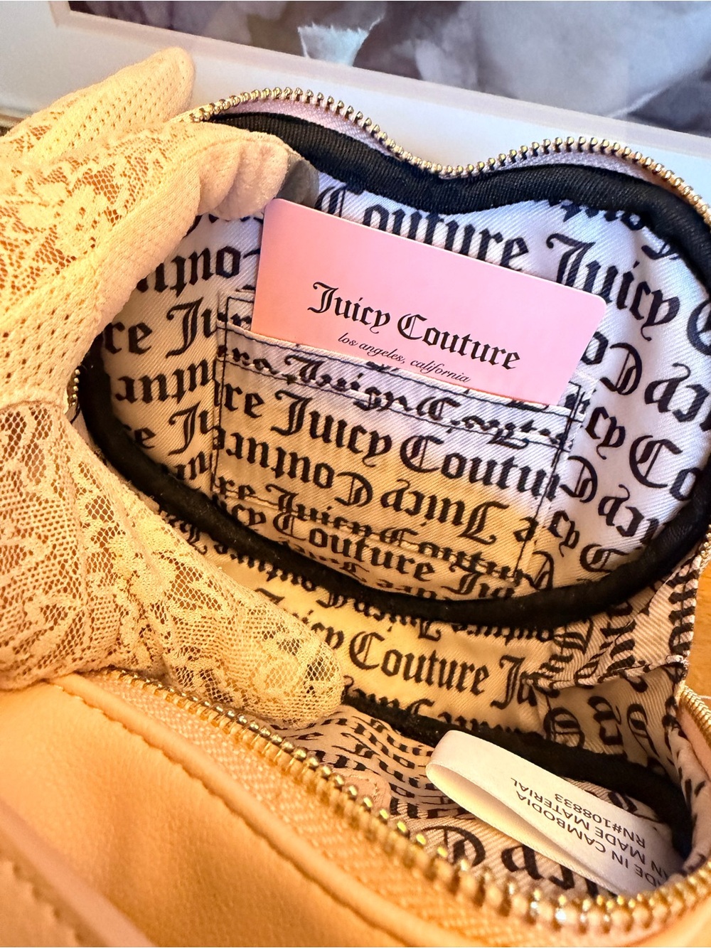 Juicy Couture Heart Crossbody Bag NWT $118 Retail + Bonus Airplane Gifts Added - Picture 13 of 15